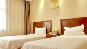Cortinas opacas, tabla de planchar con plancha, wifi gratis
