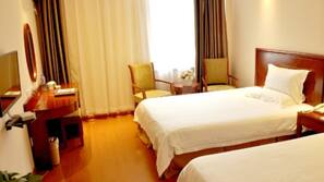 Cortinas opacas, tabla de planchar con plancha, wifi gratis