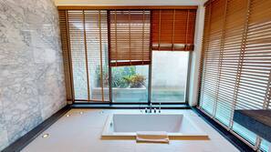 Bathtub Spa Dalam Ruangan