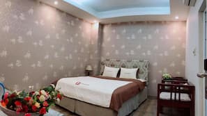 Minibar, desk, free WiFi