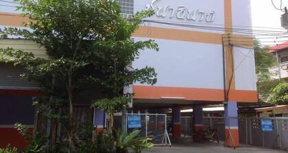 Chanathinat Place