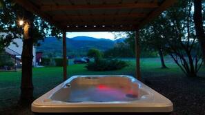 Outdoor spa bath