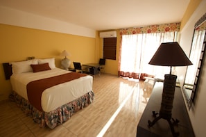 Standard Room, 1 Double Bed, Non Smoking, Sea View | Premium bedding, desk, soundproofing, iron/ironing board