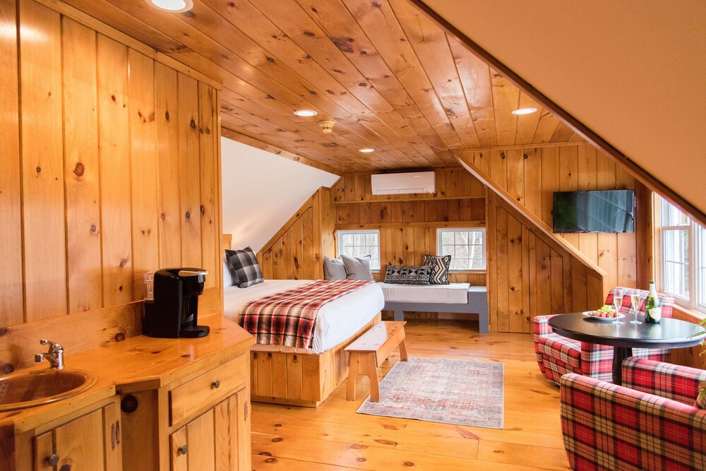 Bear Mountain Inn In Waterford Hotel Rates Reviews On Orbitz