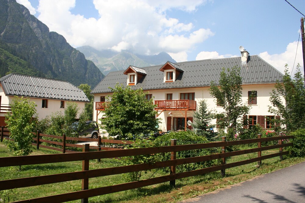 The Barn, Ferme Noemie, Cycle/Ski. Large property, lovely location Le