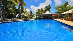 3 outdoor pools