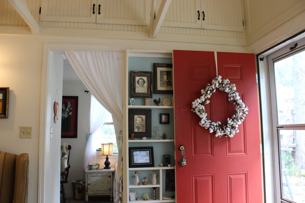 2 blocks to historic downtown Martindale and 3 blocks to the river Deals & Reviews (Martindale