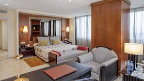 Minibar, caja fuerte, escritorio y cortinas opacas