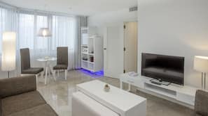 Minibar, caja fuerte, escritorio y cortinas opacas
