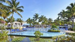 2 outdoor pools