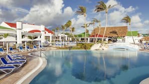 Outdoor pool, open 7:00 AM to 7:00 PM, pool umbrellas, sun loungers