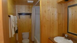 Ensemble douche/baignoire, articles de toilette gratuits
