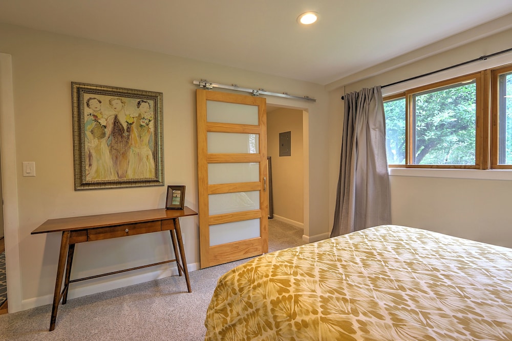 Mid Century Home with a Modern Twist in Downtown. Proximate to