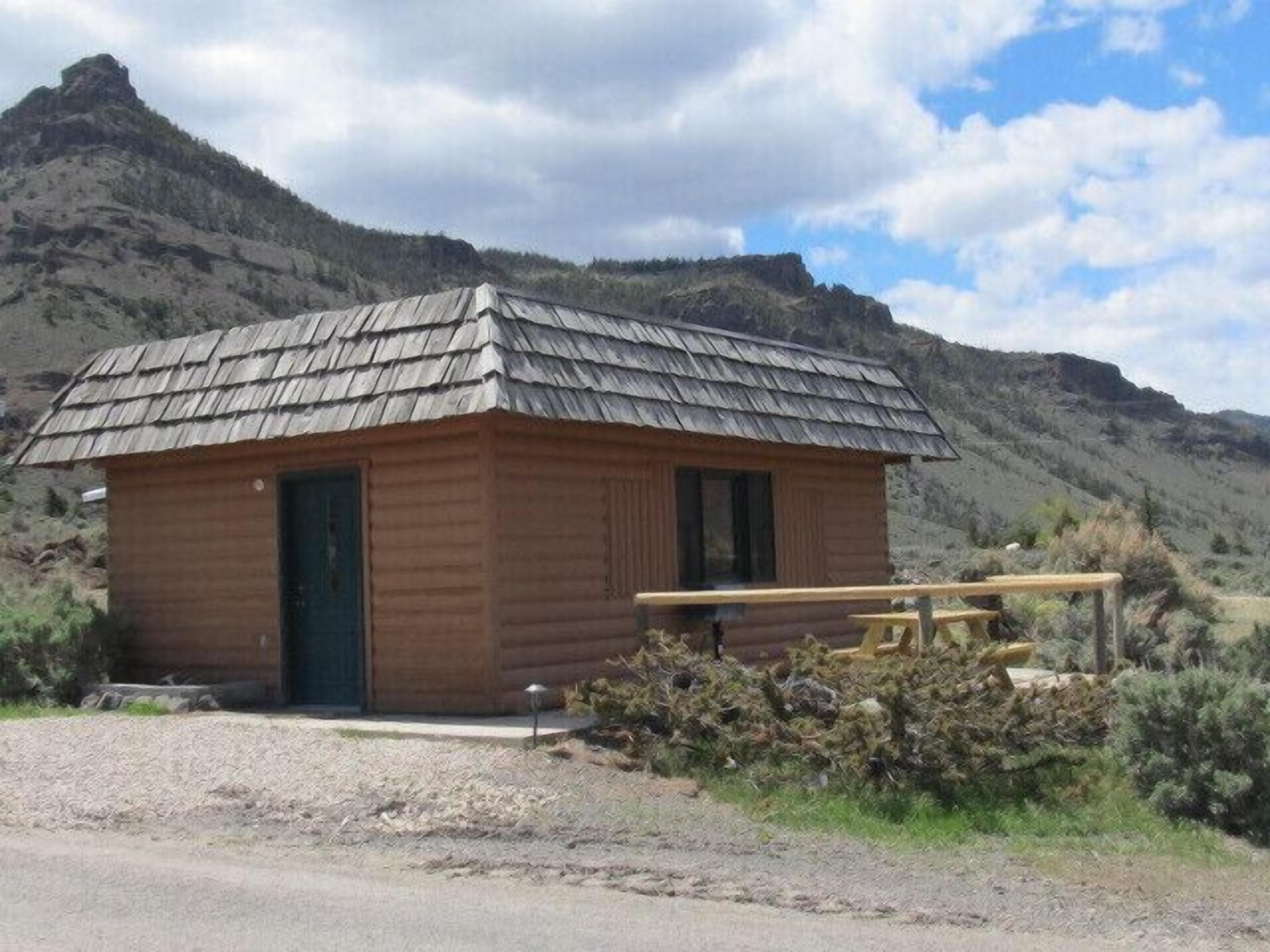 The Stewart Cabin With Mountain Views Close To Yellowstone In