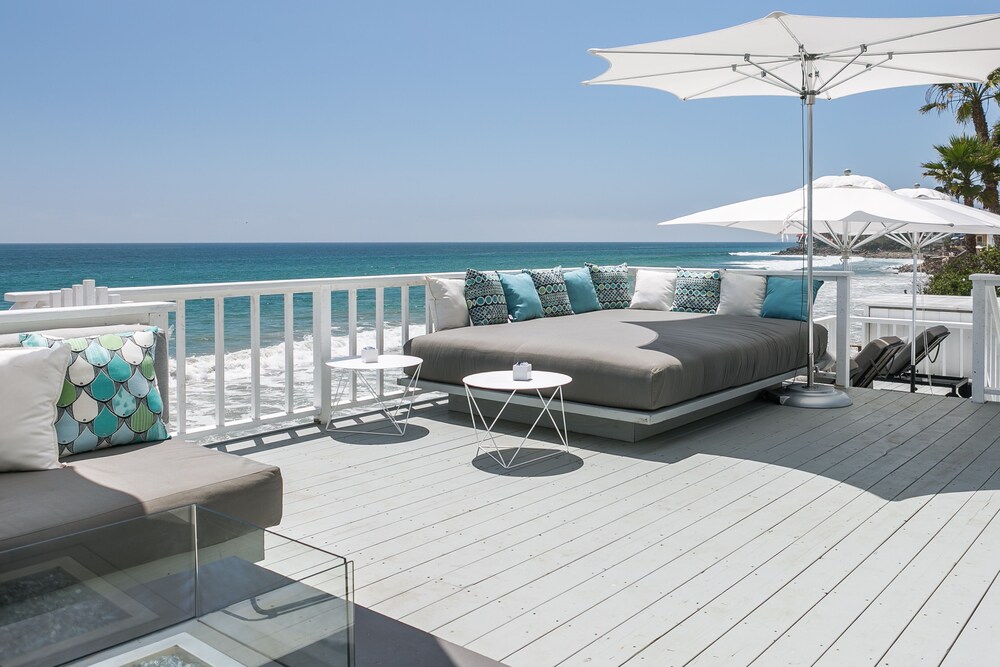 Malibu Beachfront Contemporary 5 Star W The Best Deck In Featured Image