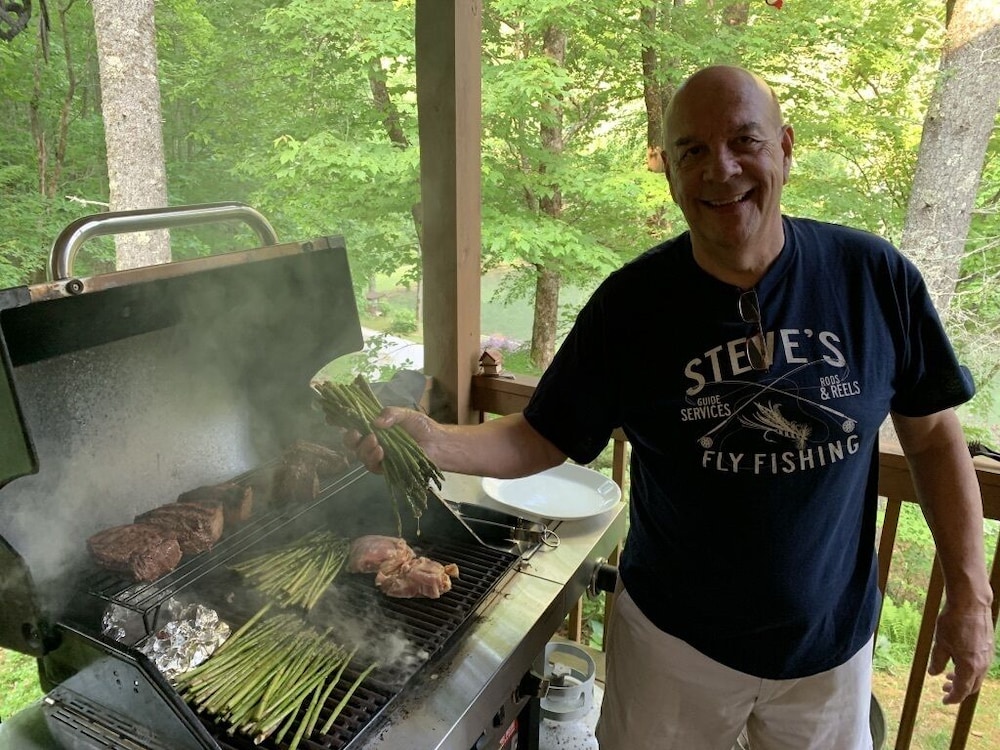 Luxury cabin overlooking large trout pond at former summer camp .. Come and play