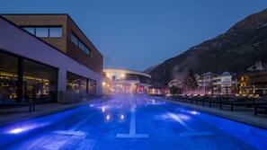 4 Innenpools, 5 Außenpools