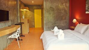 In-room safe, free WiFi
