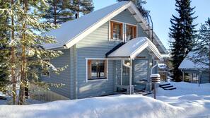 4 makuuhuonetta, silitysrauta/-lauta, ilmaiset vauvansängyt