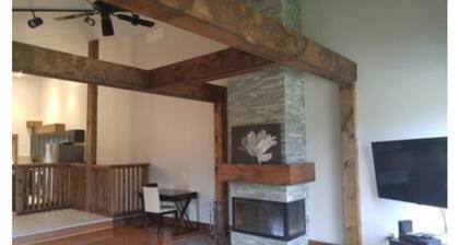 7 Bed Blue Mountain Tyrolean Chalet with Hot Tub 35L