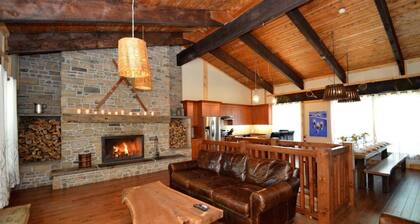 7 Bed Blue Mountain Chalet with Hot Tub 35R