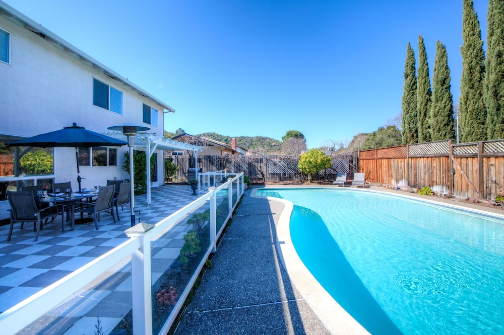 Marin Vacation Home w/ Pool, BBQ Free Wifi & Parking - Napa Sonoma San Francisco in Novato, United States