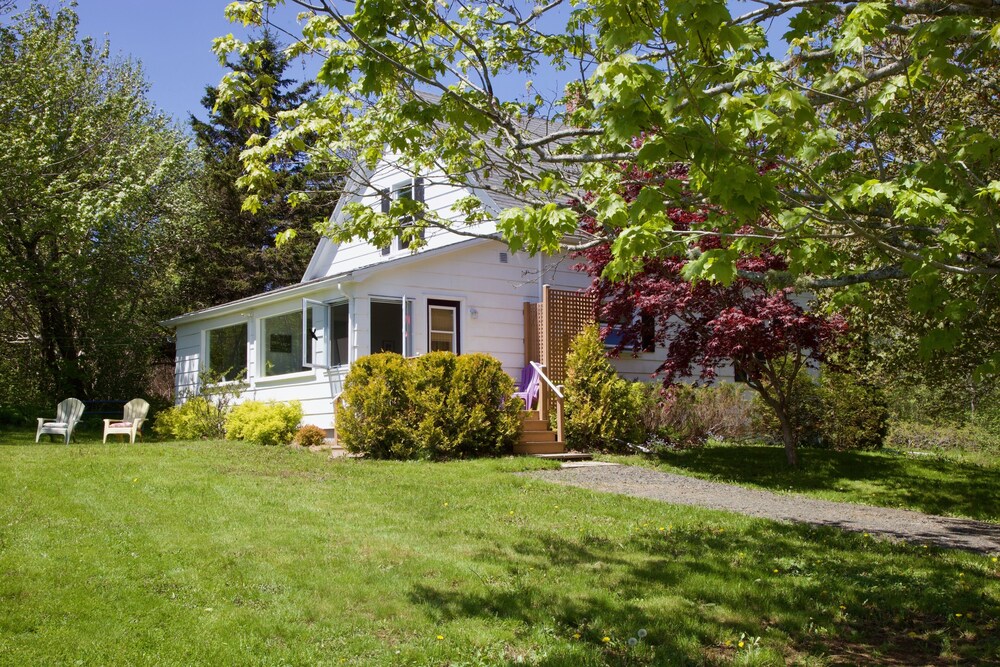 Boutique Farmhouse Cottage; 60 Acres; Annapolis Royal 5 min in Annapolis Royal, Canada