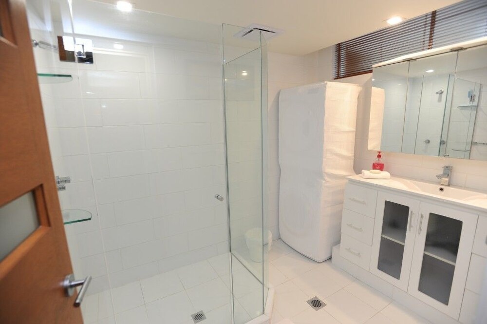 Anglesea Beachfront Court Holiday Units