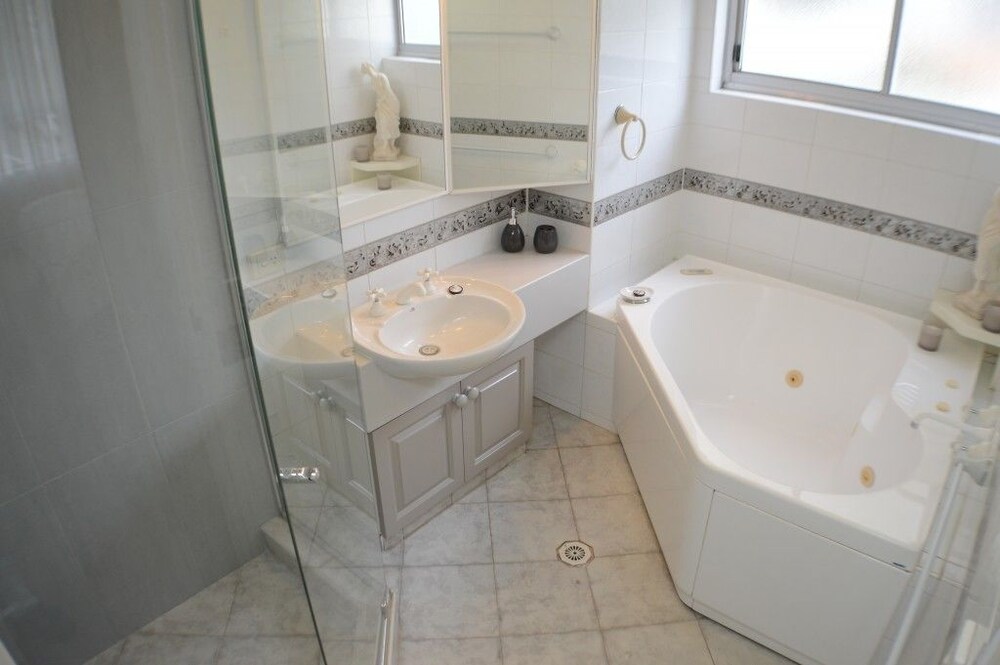 Anglesea Beachfront Court Holiday Units