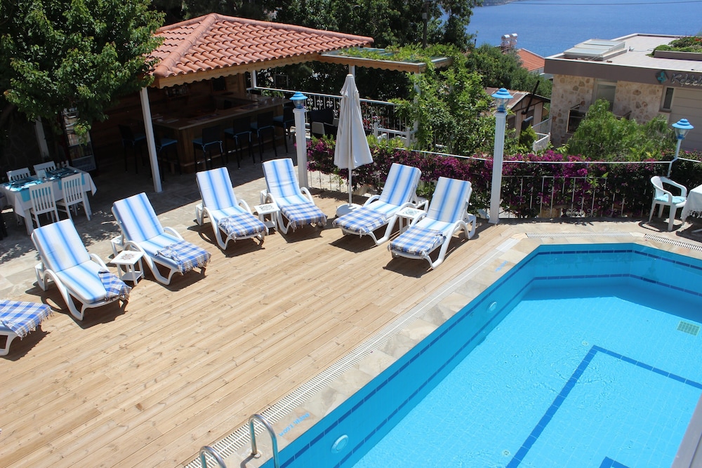 Sundeck, Kelebek Hotel