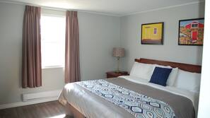 1 bedroom, premium bedding, desk, free WiFi