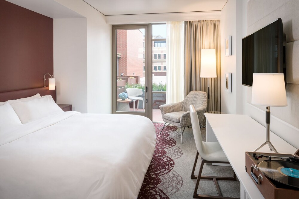 The Elizabeth Hotel, Autograph Collection