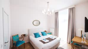 1 Schlafzimmer, hochwertige Bettwaren, Schreibtisch