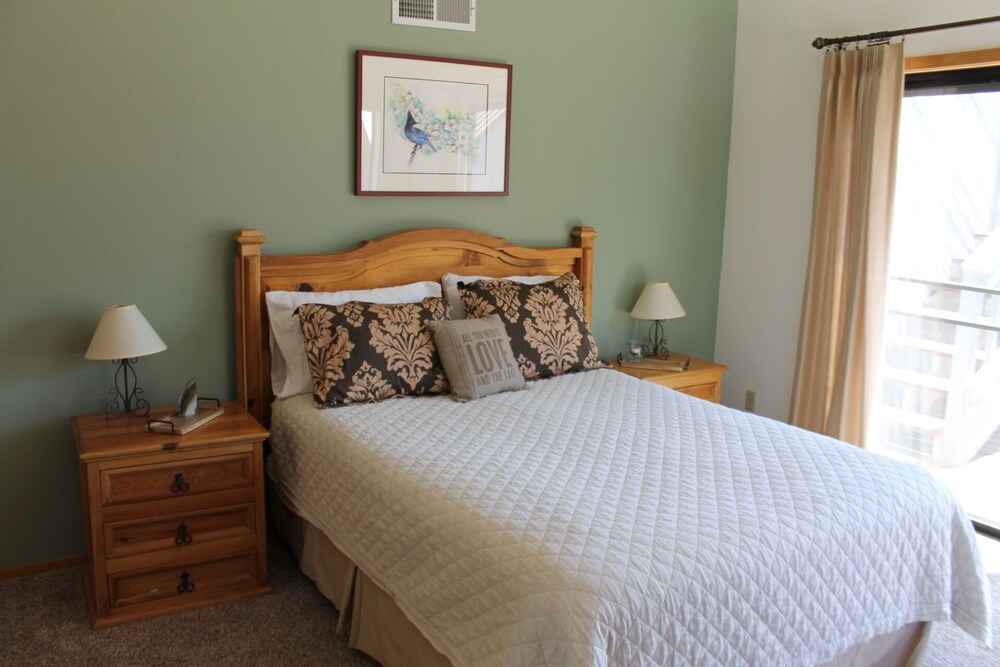 Breathtaking Views 3 BR 3 BA Eagles Nest Condo 80 Lakeshore Vrbo