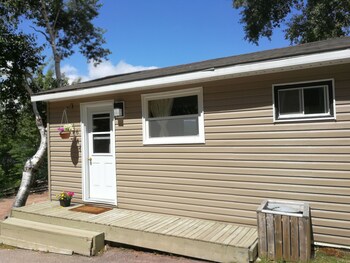 Knotty Pine Cottages Ingonish Beach Room Prices Reviews