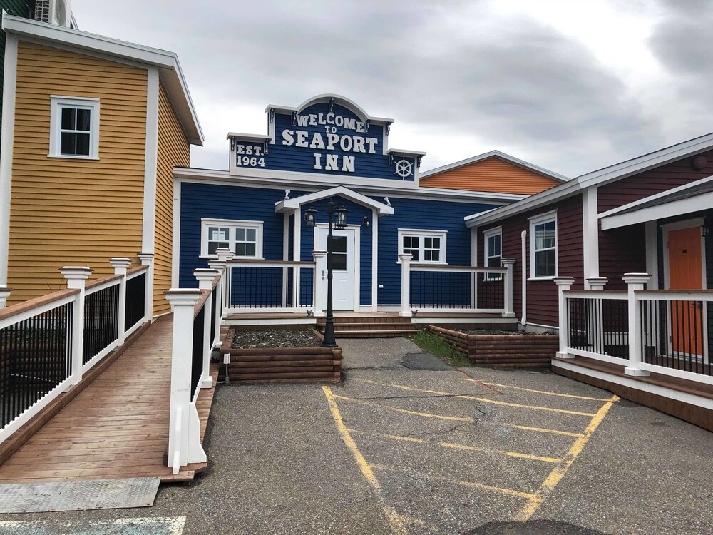 Seaport Inn, Port Union 90 Room Prices & Reviews Travelocity