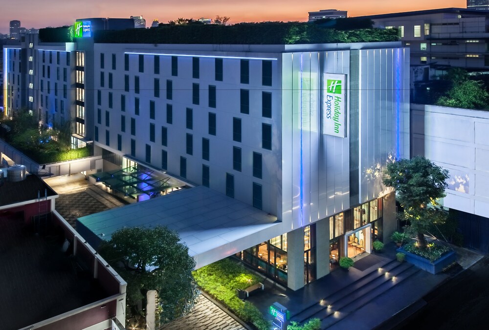 Holiday Inn Express Bangkok Soi Soonvijai In Bangkok Best Rates Deals On Orbitz
