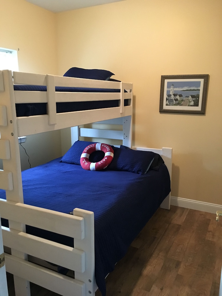 NEWLY REMODELED, SPACIOUS FAMILY FRIENDLY CONDO with pool and nearby