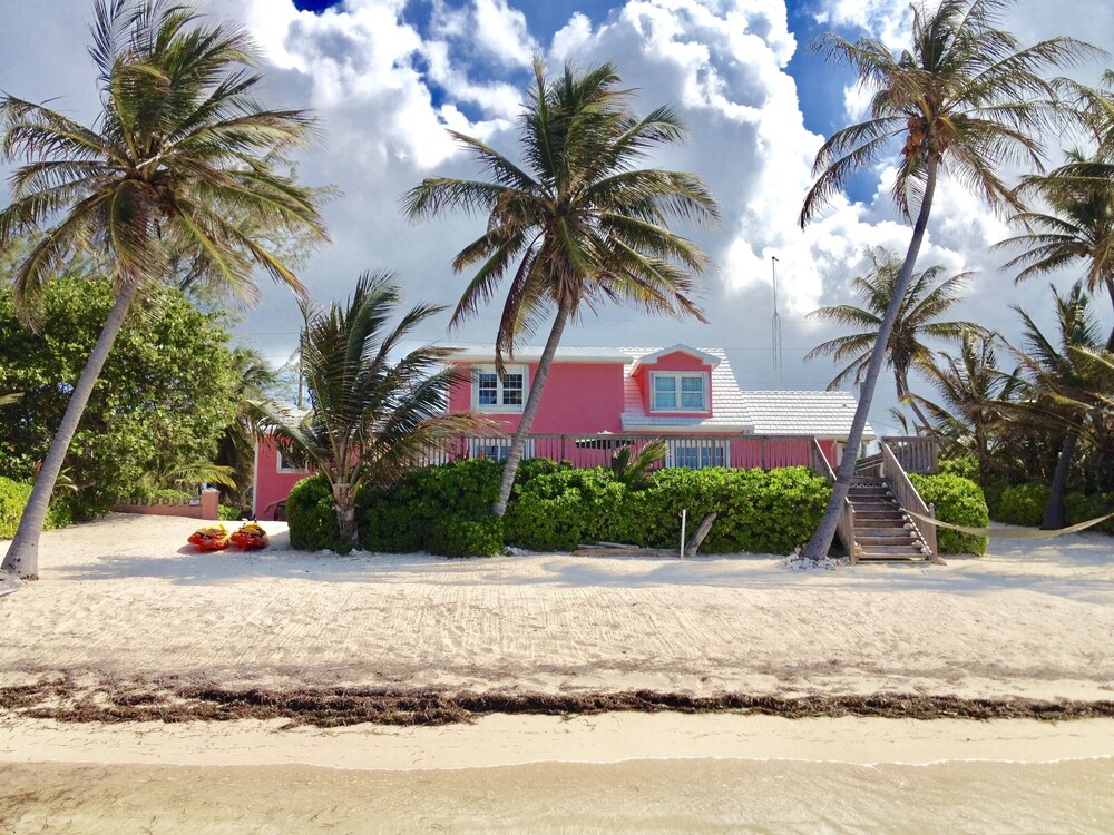 The Pink Beach House Private House and Pool directly on the Beach