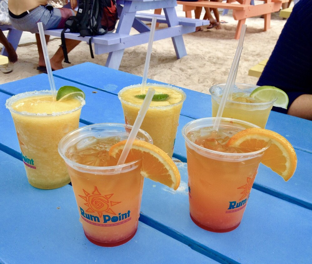 The Pink Beach House Private House and Pool directly on the Beach, Rum Point in North Side