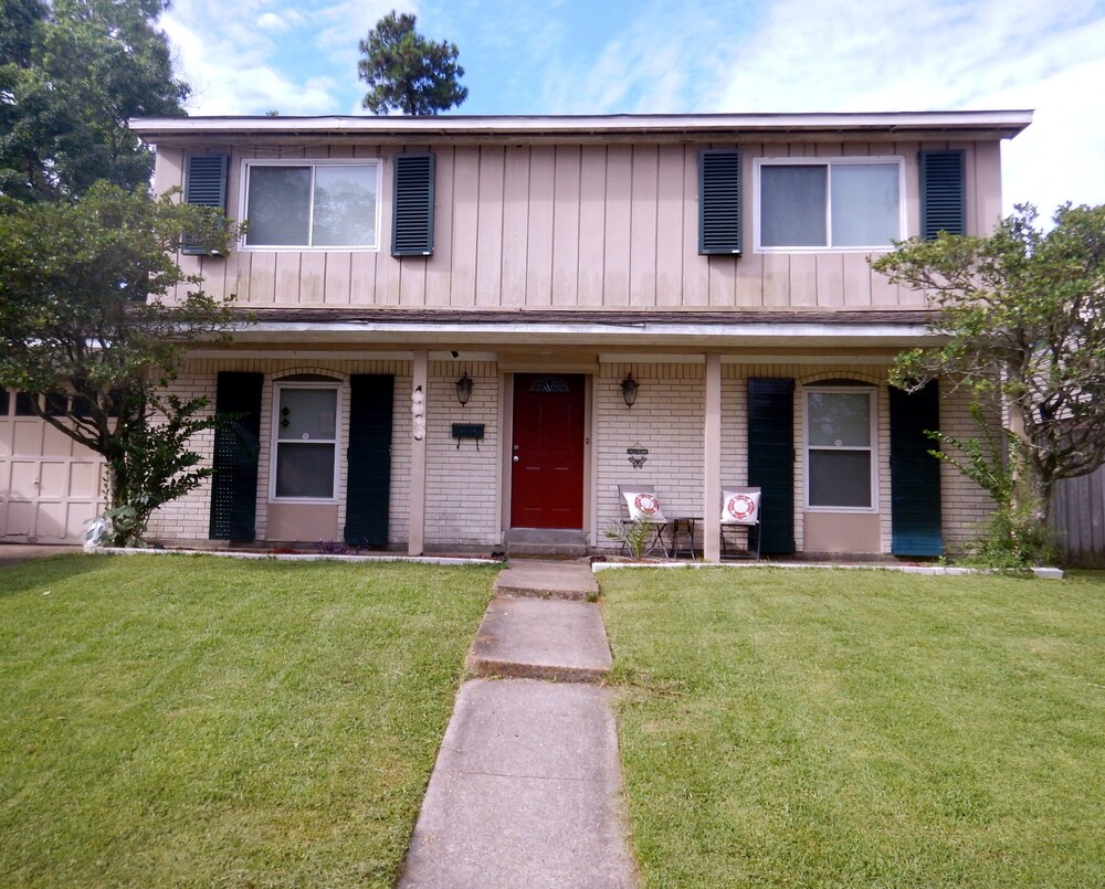 BEAUTIFUL QUIET CITY LIVING CLOSE TO DOWNTOWN (Algiers area) New