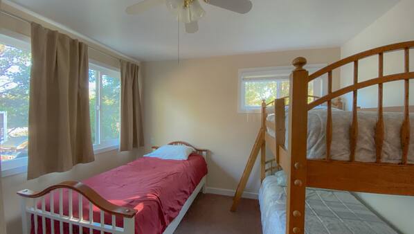 3 bedrooms, iron/ironing board, WiFi, linens