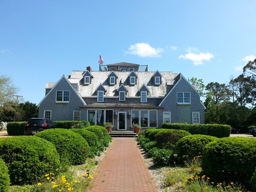 Ocrae Island Visitor Center Hotels Find The Castle B On Silver Lake Harbor