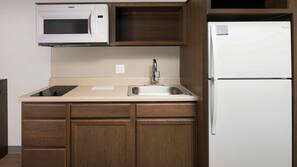 Desk, iron/ironing board, free WiFi, linens