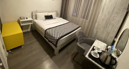 Piano Hotel