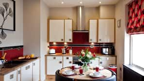 Fridge, microwave, oven, hob