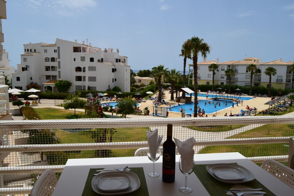Lovely Holiday Apartment With Great Pools and sea View in Portimão, Portugal