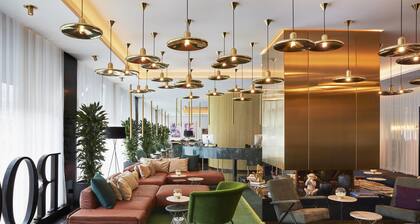 Roomers Munich, Autograph Collection
