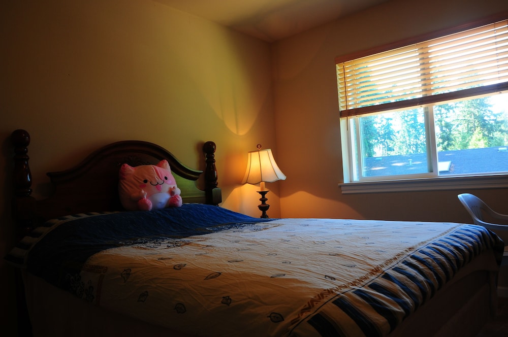 Shoreline Leisure Holiday Inn