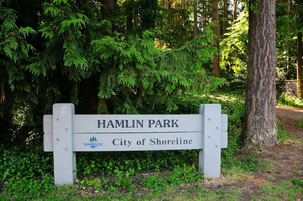 Shoreline Leisure Holiday Inn